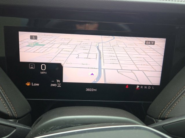 Used 2025 White GMC AT4 image 34