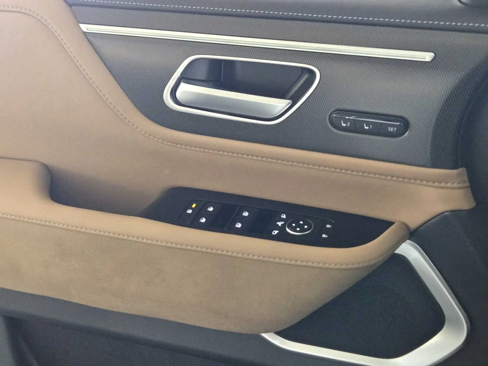 New 2026 RADIANT WHITE INFINITI Luxe 2WD image 15