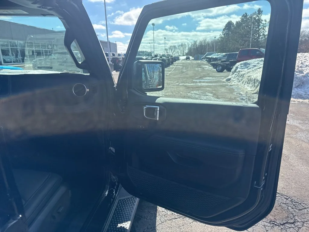 2025 Jeep Wrangler 4-Door Sahara - Photo 46