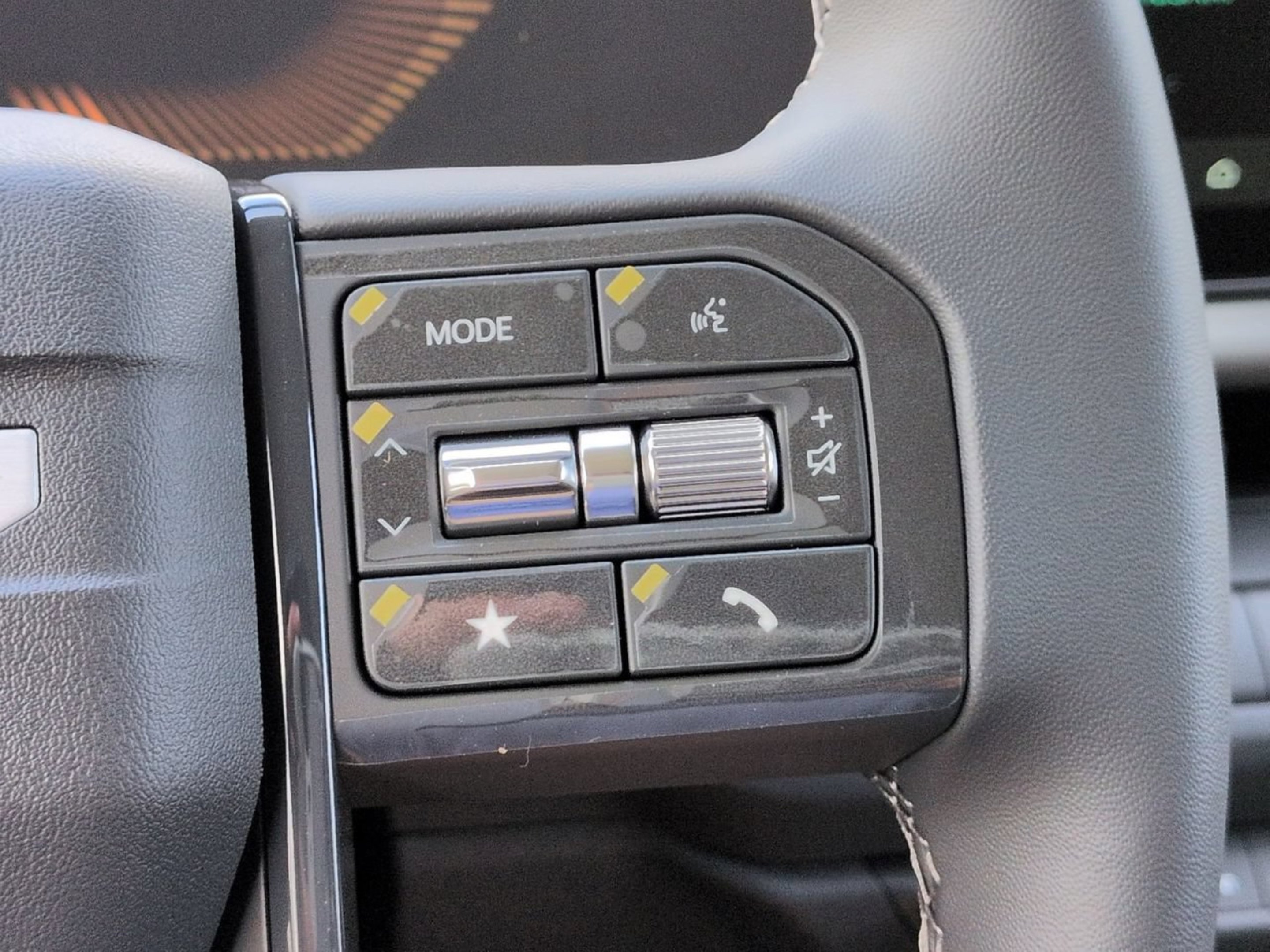 New 2027 Ivory Silver Kia LX image 22