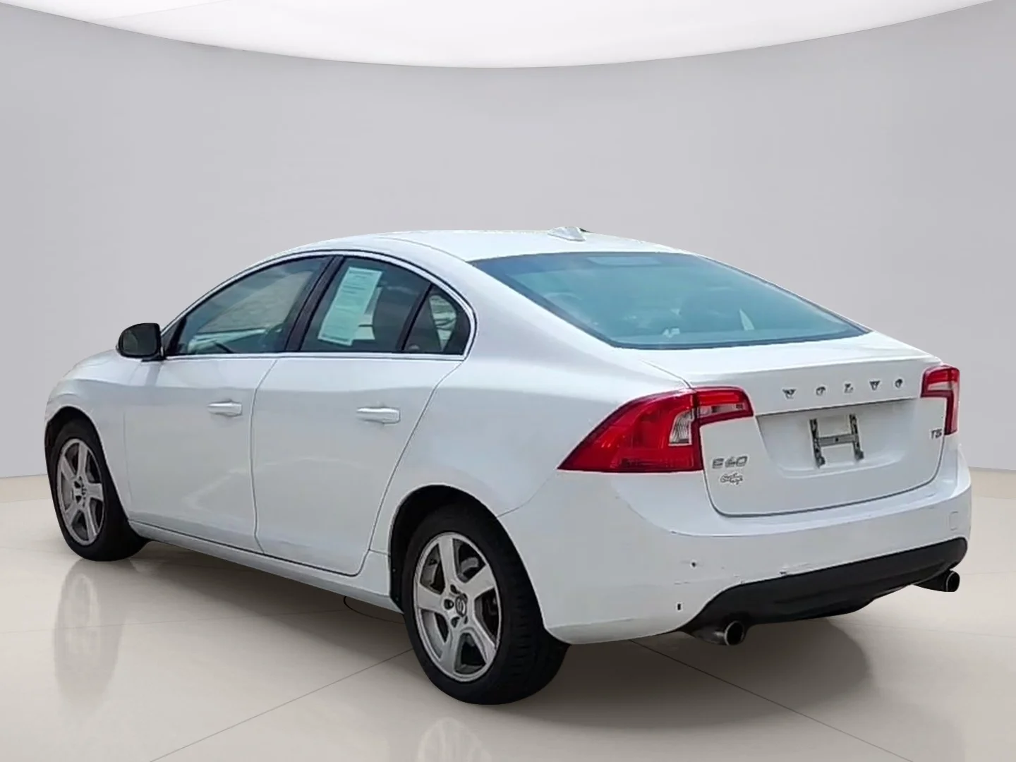 Used 2013 White Volvo T5 image 3