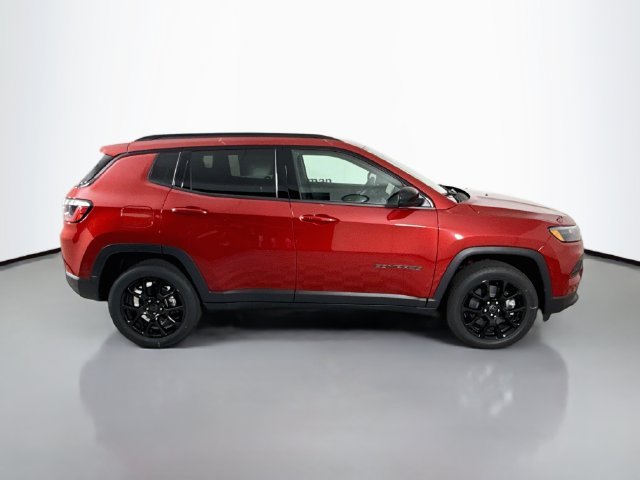 New 2026 Red Hot Pearl-Coat Exterior Paint Jeep Latitude image 8