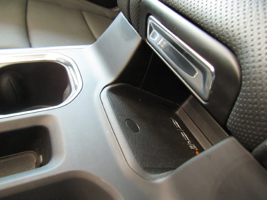 Used 2024 White GMC SLT image 23