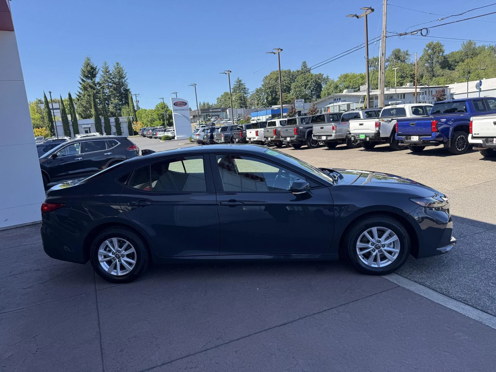 Used 2025 Underground Toyota LE image 7