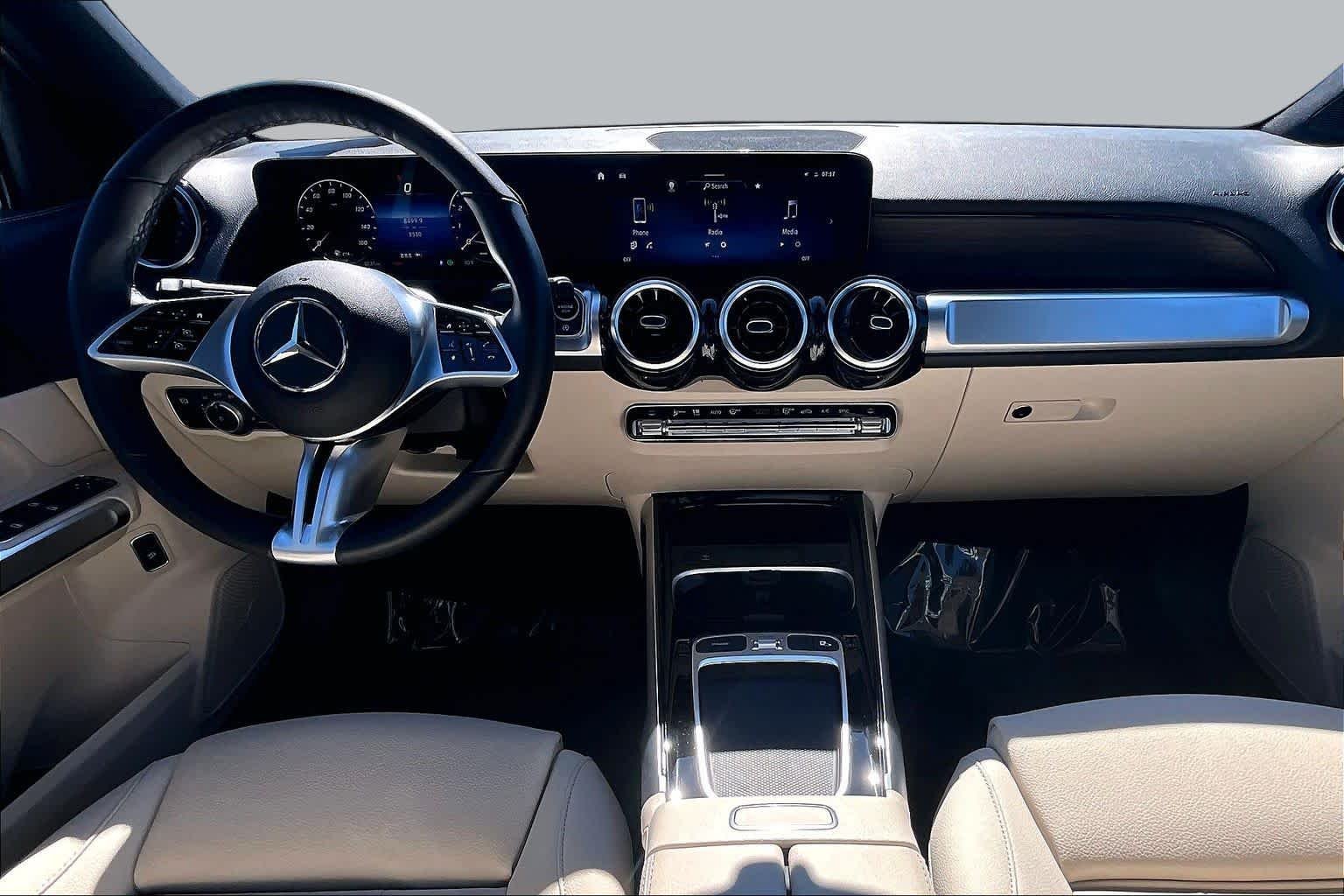 Used 2026 Polar White Mercedes-Benz GLB 250 image 15