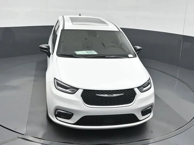 New 2026 Bright White Clear-Coat Exterior Paint Chrysler Limited image 42