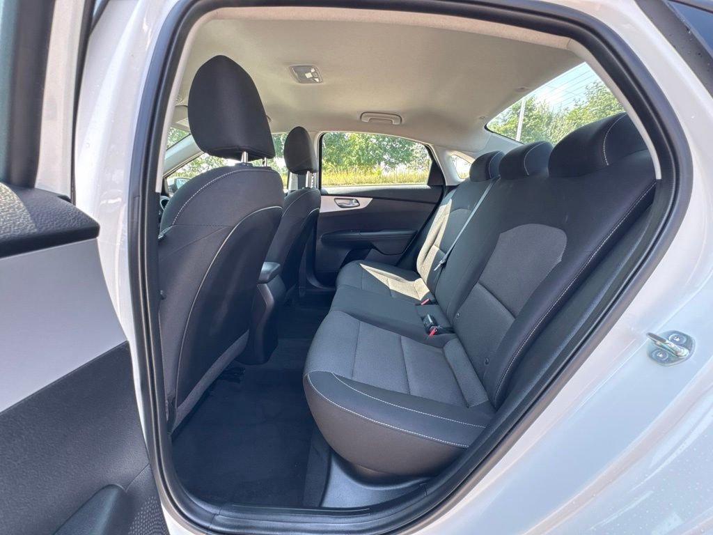 Used 2024 White Kia LX image 19