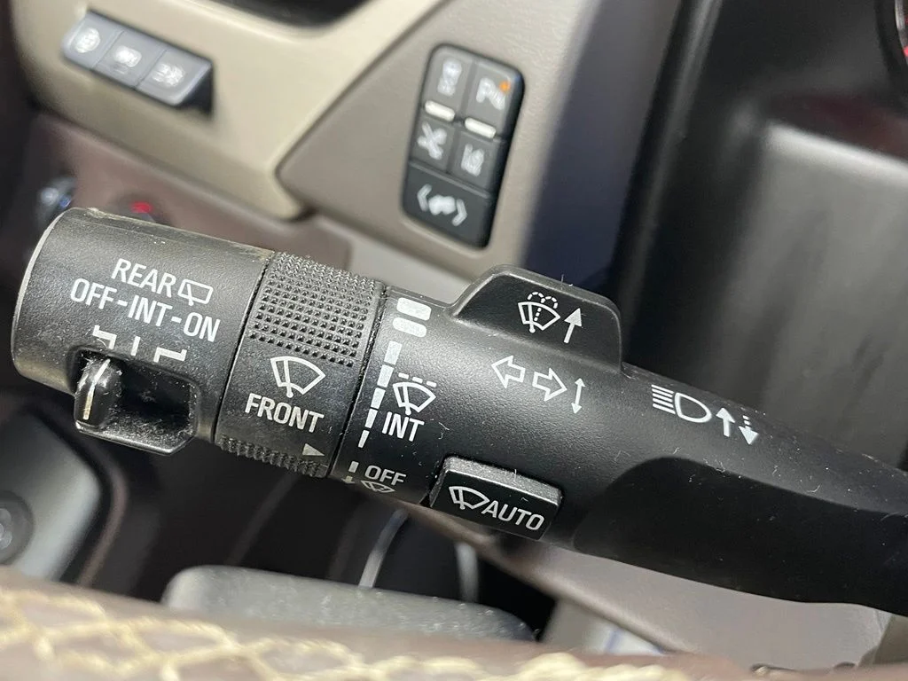 Used 2015 Gray GMC Denali image 37