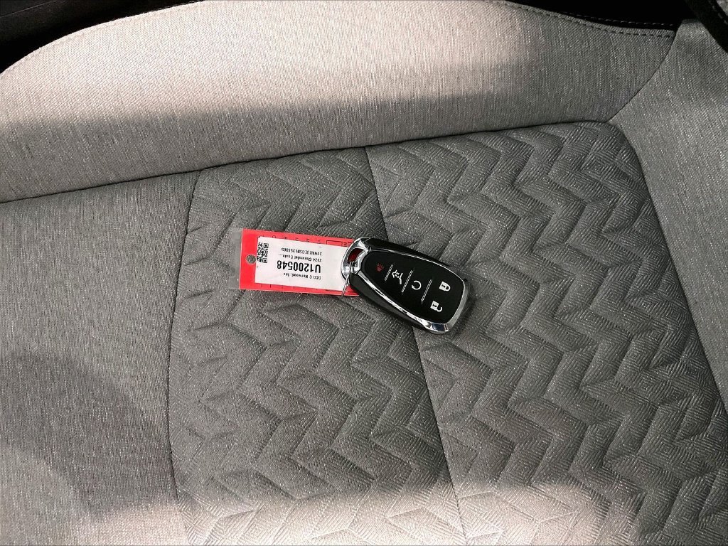 Used 2024 Summit White Chevrolet LT image 30