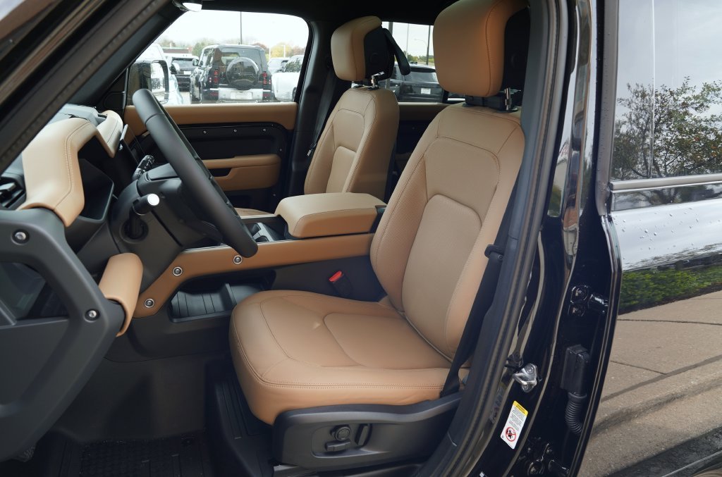 New 2026 Santorini Black Land Rover X-Dynamic SE image 12