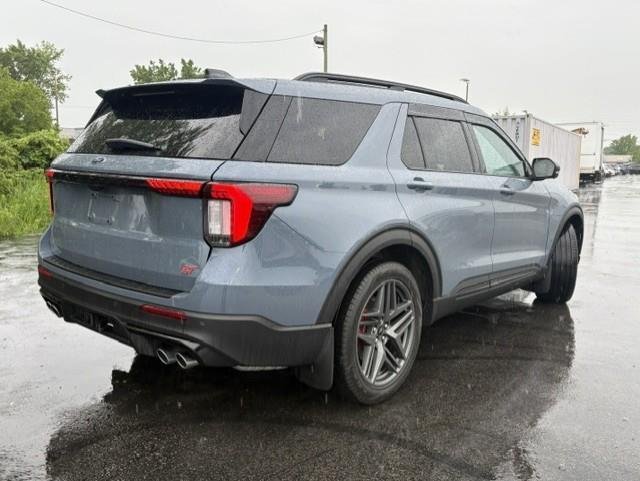 Used 2025 Vapor Blue Ford ST image 5