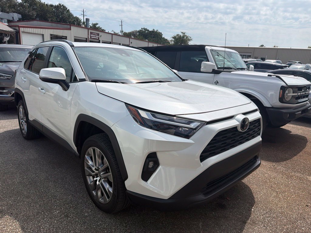 Used 2023 Beige Toyota XLE Premium image 7