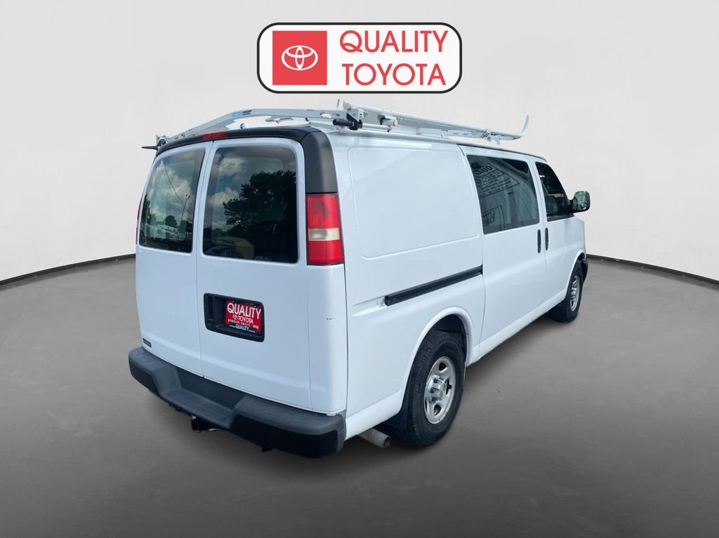 Used 2007 White Chevrolet Work Van image 3