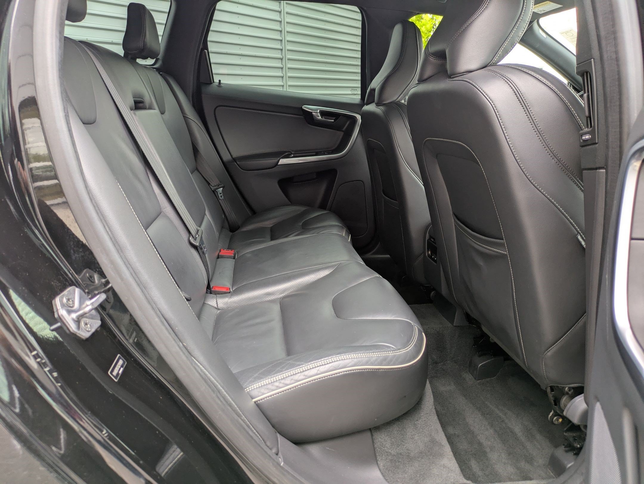 Used 2016 Onyx Black Metallic Volvo T6 R-Design Platinum image 28