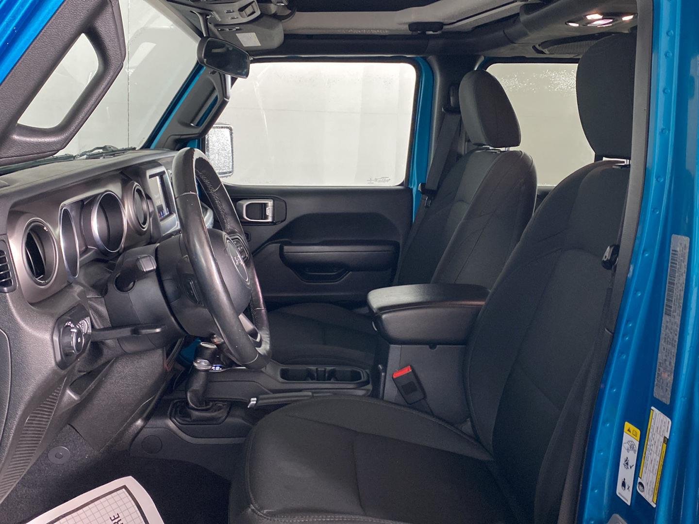 Used 2019 Bikini Pearlcoat Jeep Sport S image 21