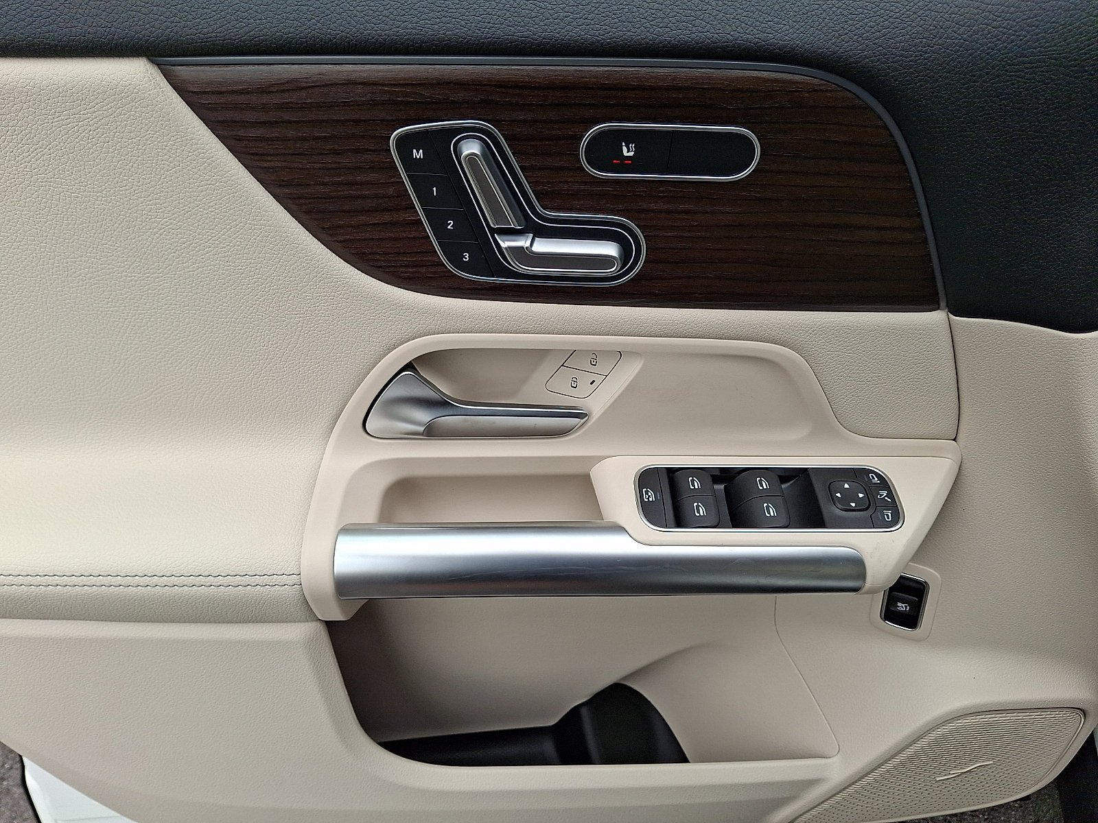 New 2026 Polar White Mercedes-Benz GLA 250 image 33