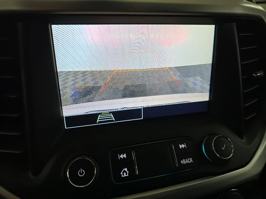 Used 2023 White GMC SLE image 18
