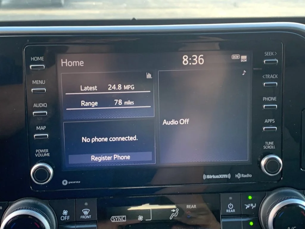 Used 2020 White Toyota XLE image 21