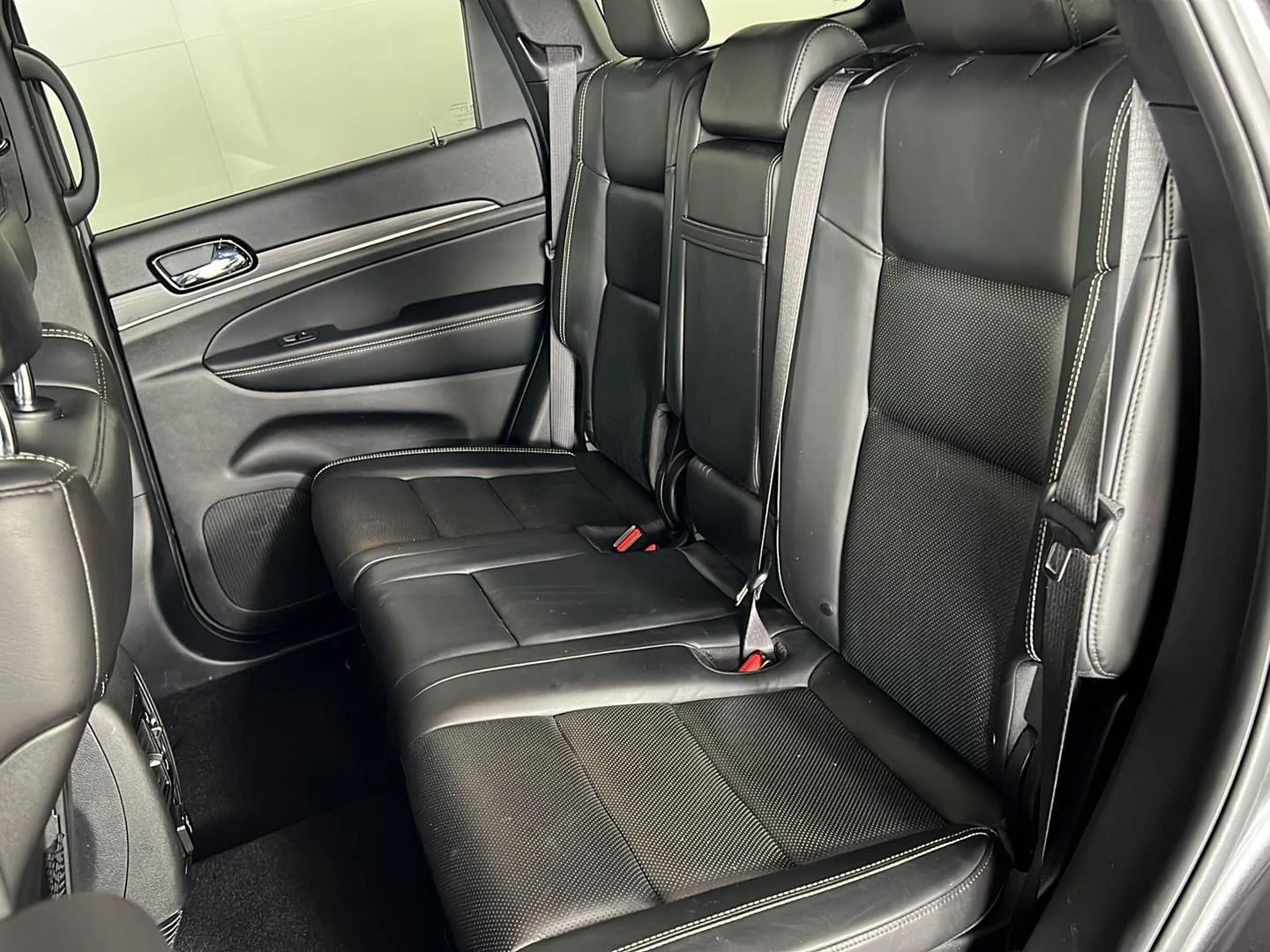 Used 2021 Granite Crystal Metallic Clearcoat Jeep 80th Anniversary image 4