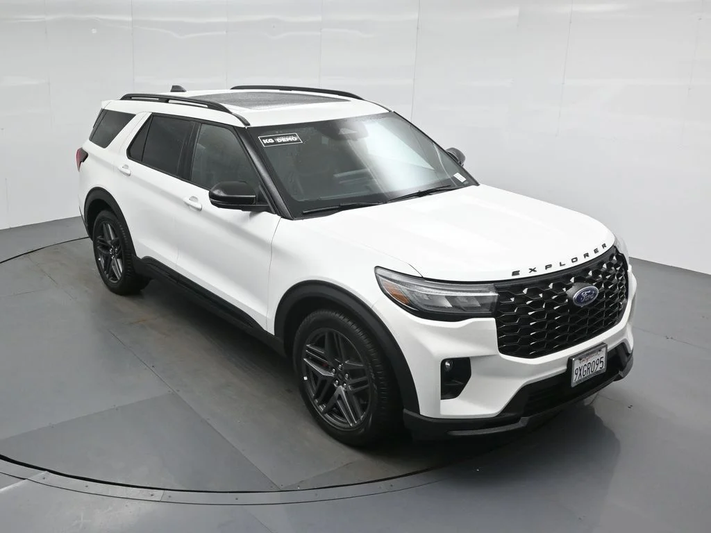 New 2026 Star White Metallic Tri-Coat Ford ST image 40