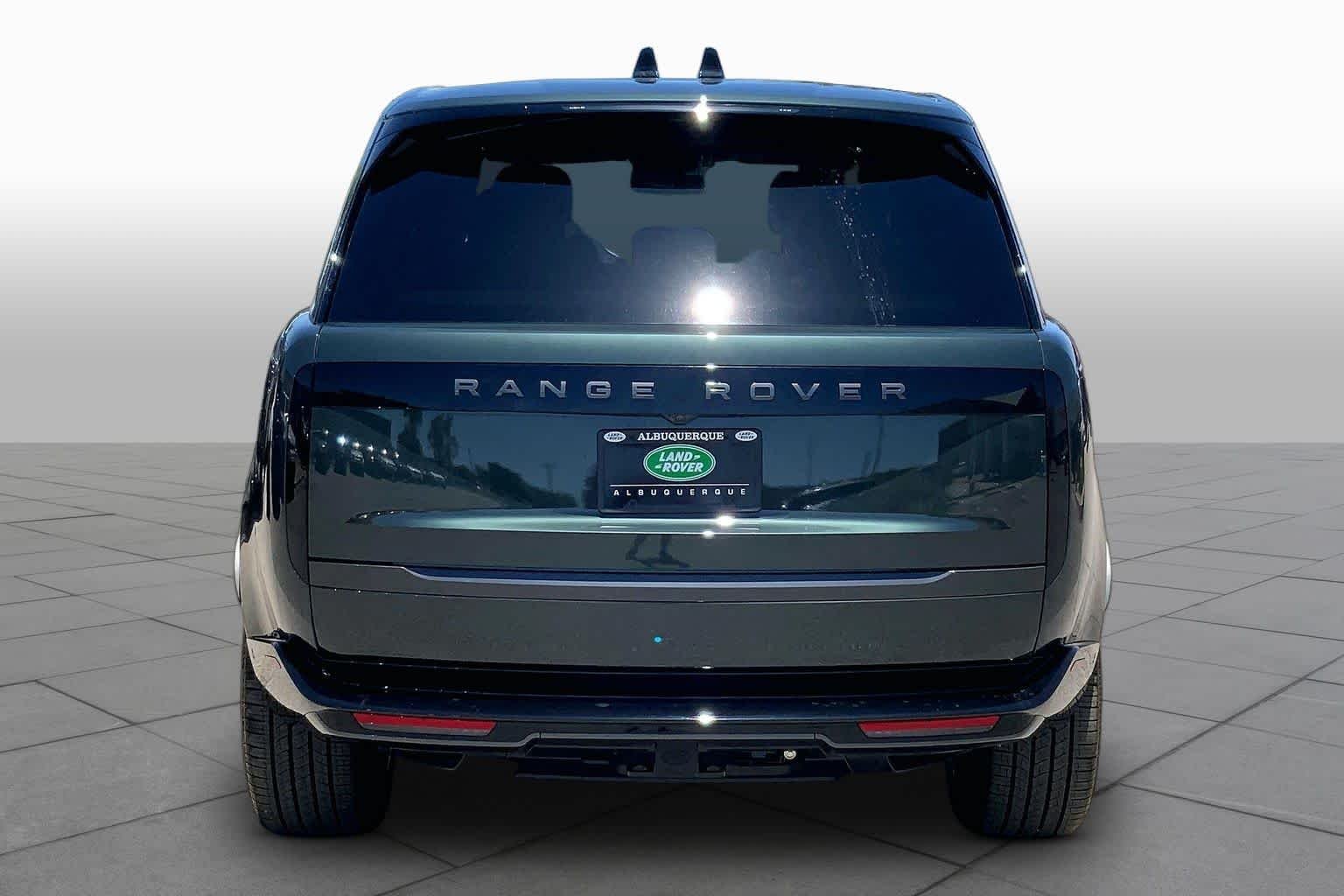 New 2026 Belgravia Green Land Rover SE image 4