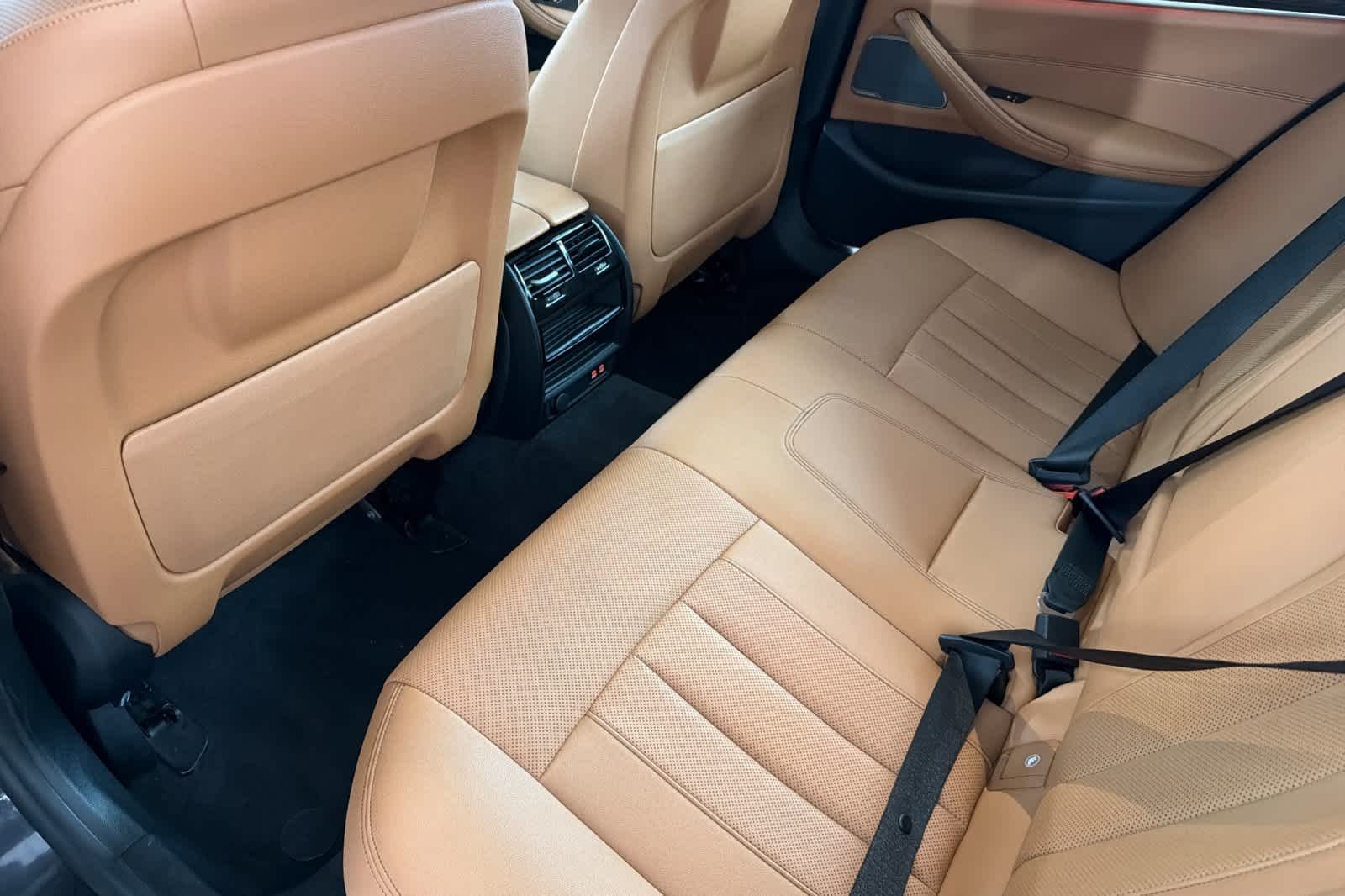 Used 2023 Dark Graphite Metallic BMW 540i xDrive image 4