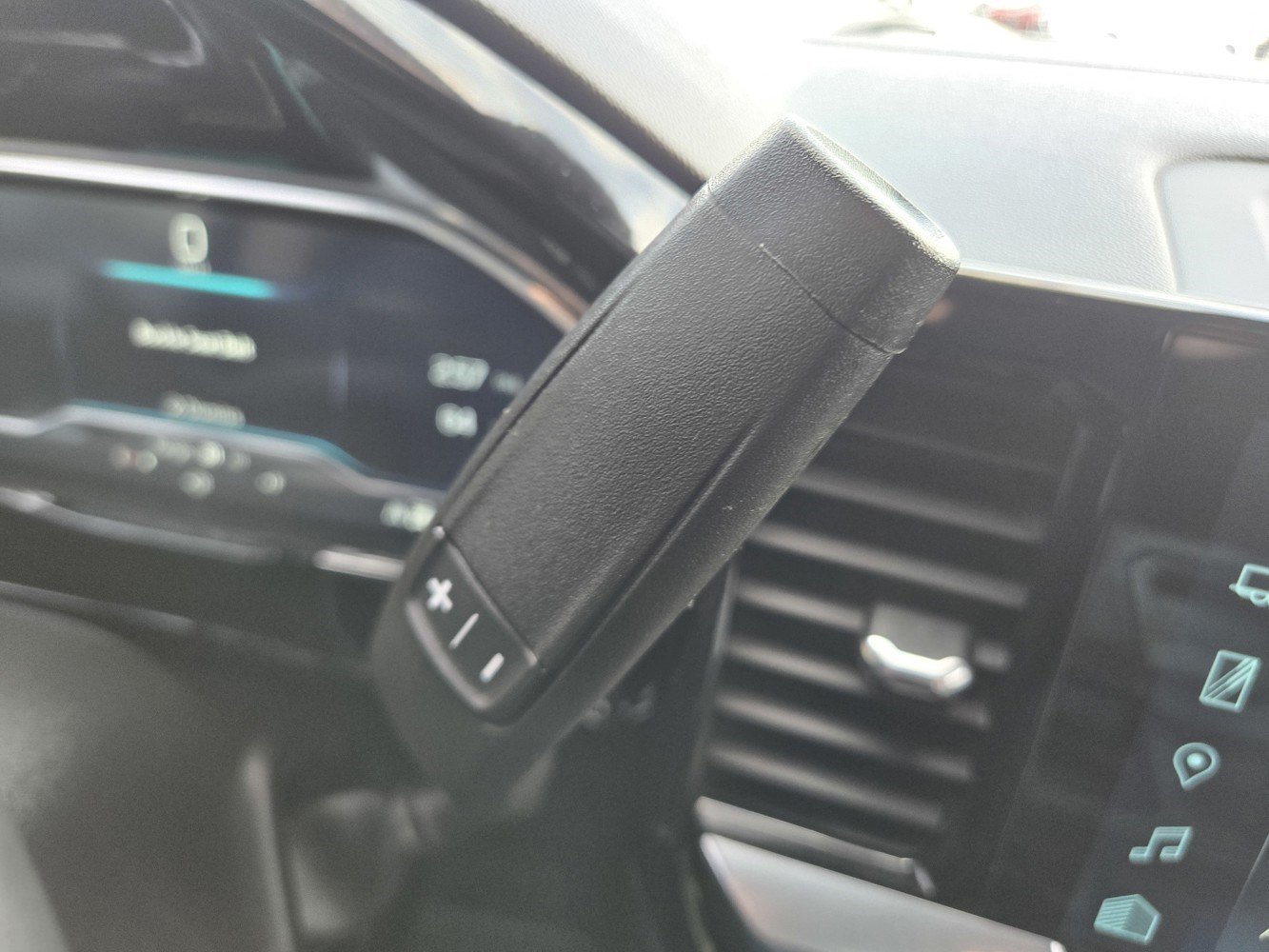 2023 Chevrolet Silverado 1500 LT - Photo 17