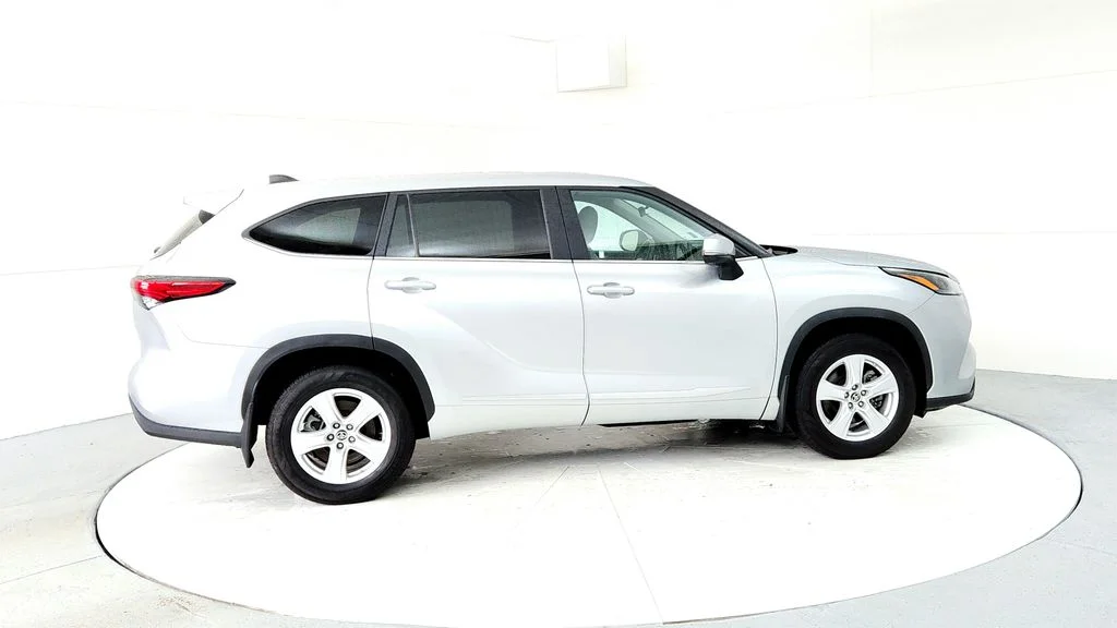 Used 2023 Silver Toyota LE image 6