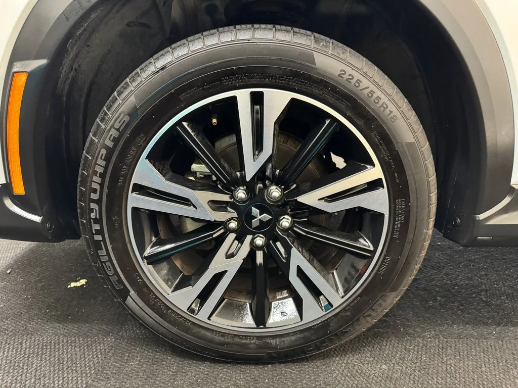 Used 2024 White Mitsubishi SE image 12