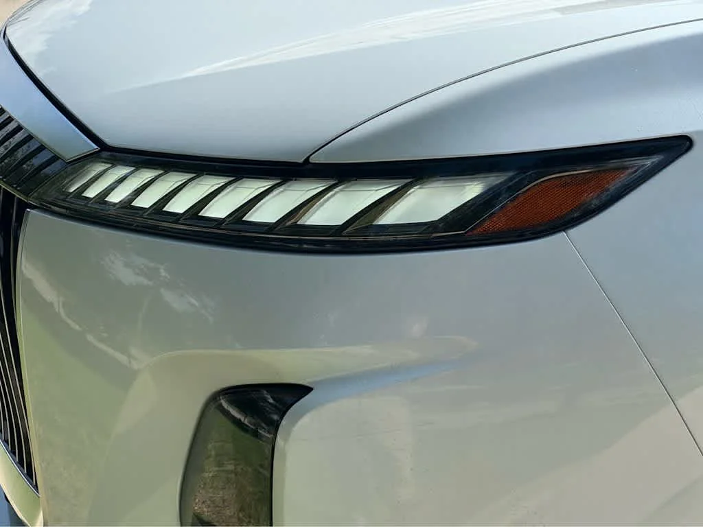 New 2026 RADIANT WHITE INFINITI Luxe 2WD image 4
