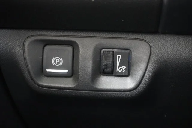 Used 2020 RED GMC SLE image 24