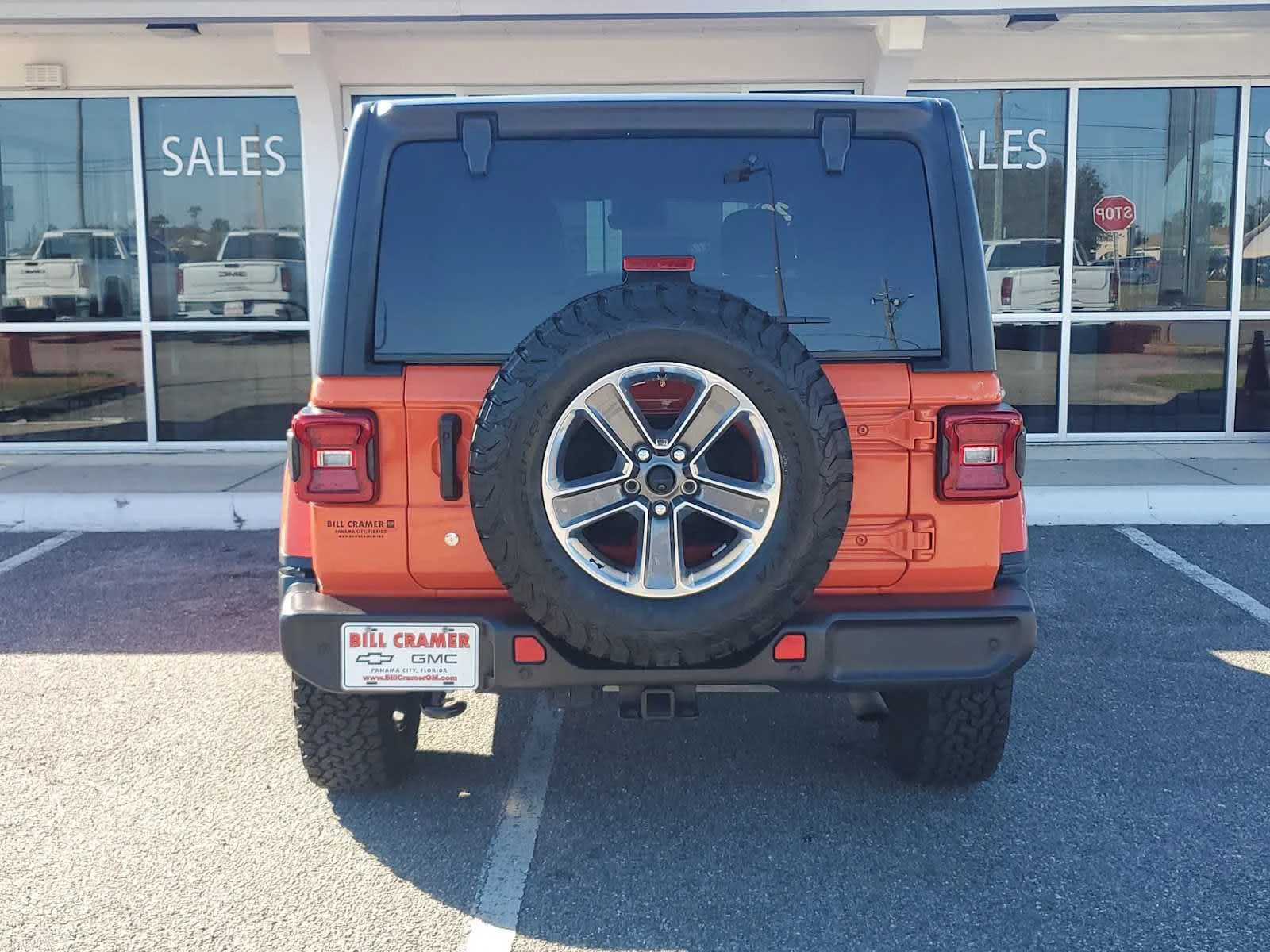 Used 2020  Jeep Sahara image 4