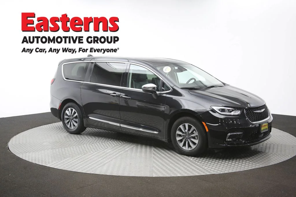 Used 2023 Black Chrysler Limited image 52