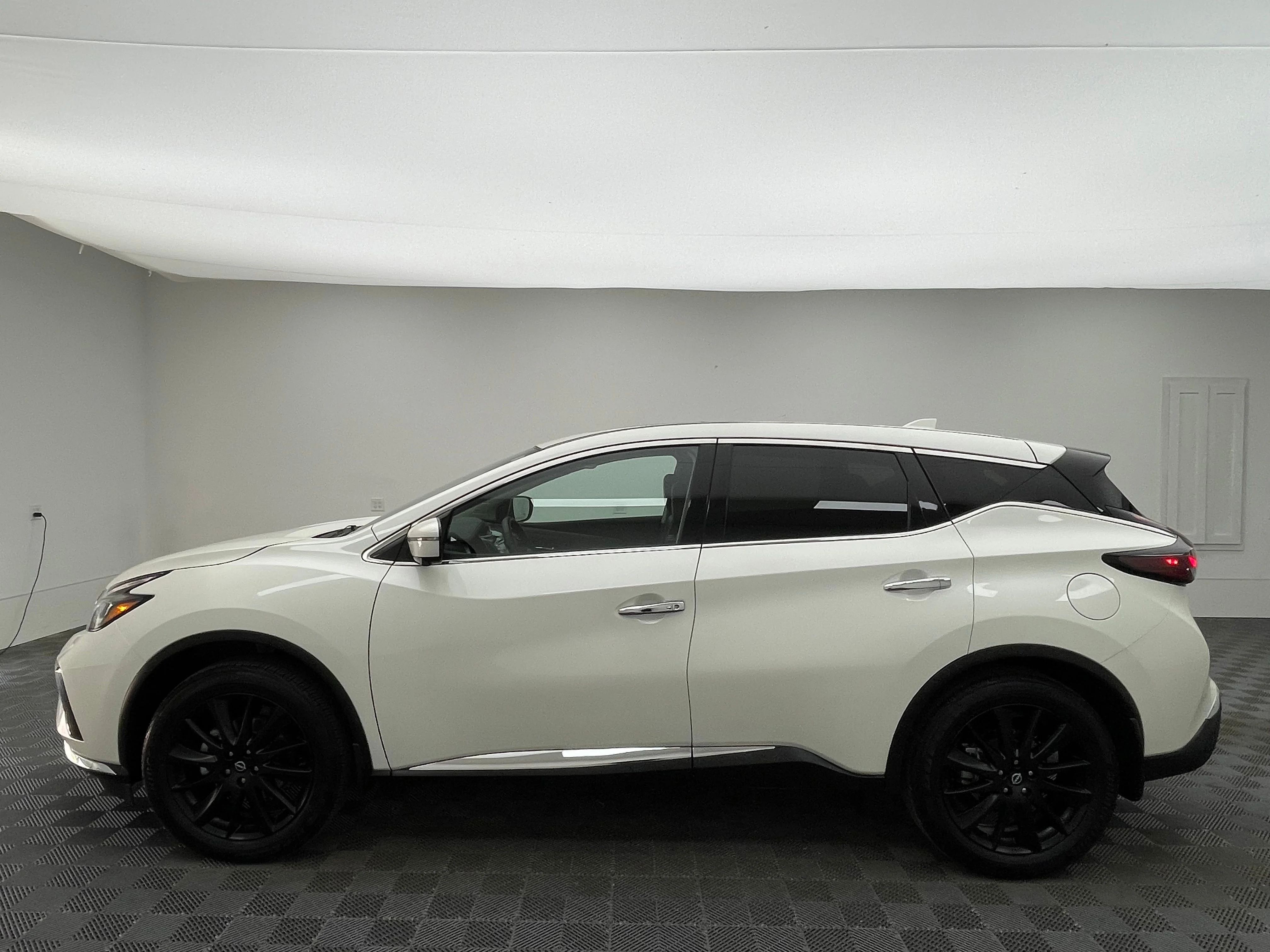 Used 2024 Pearl White Tricoat Nissan SL image 14