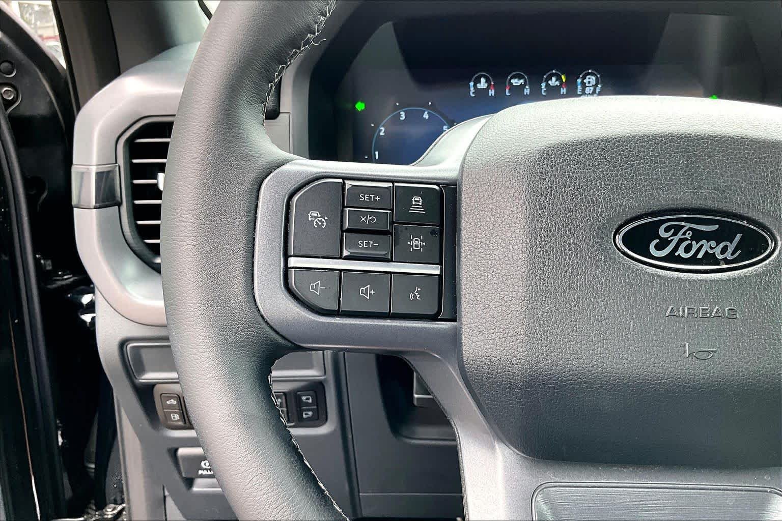 Used 2025 Agate Black Metallic Ford XLT image 24