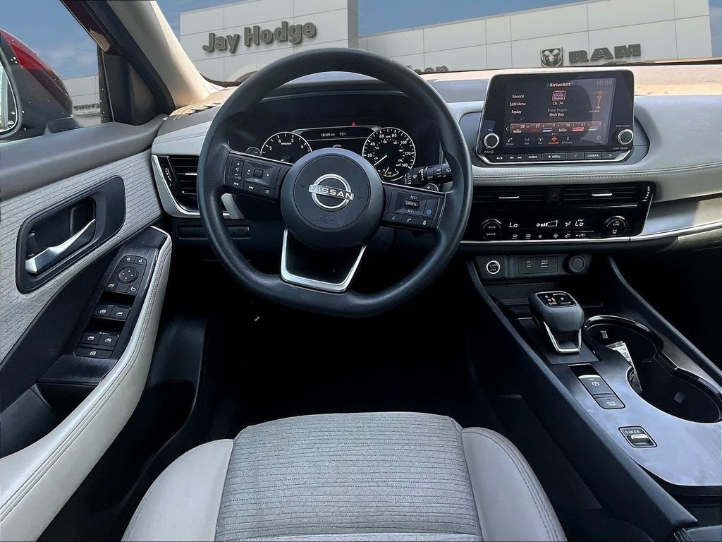 Used 2023 Red Nissan SV image 12