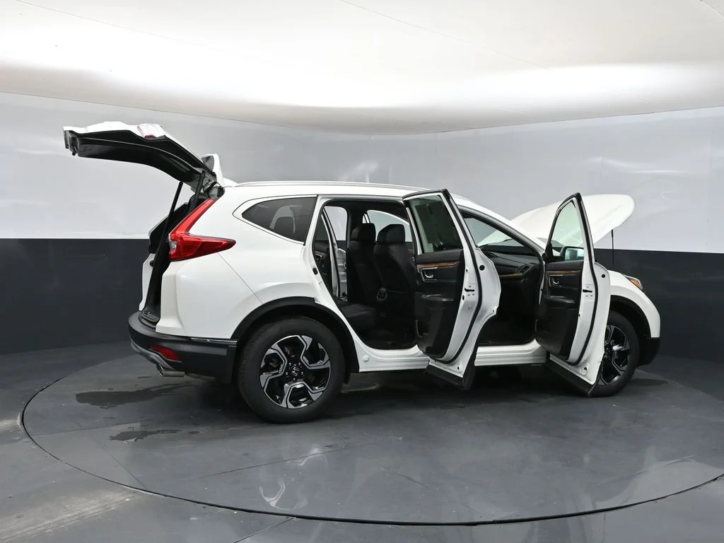 Certified Used 2018 White Honda Touring image 39