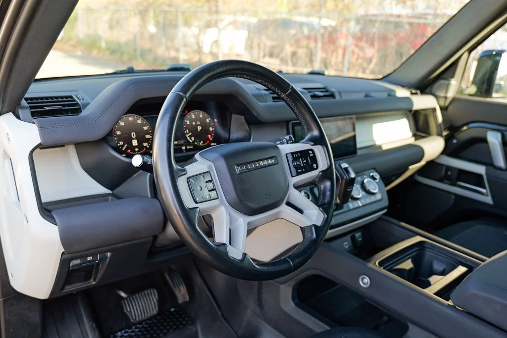 Used 2023 Santorini Black Metallic Land Rover X-Dynamic SE image 21