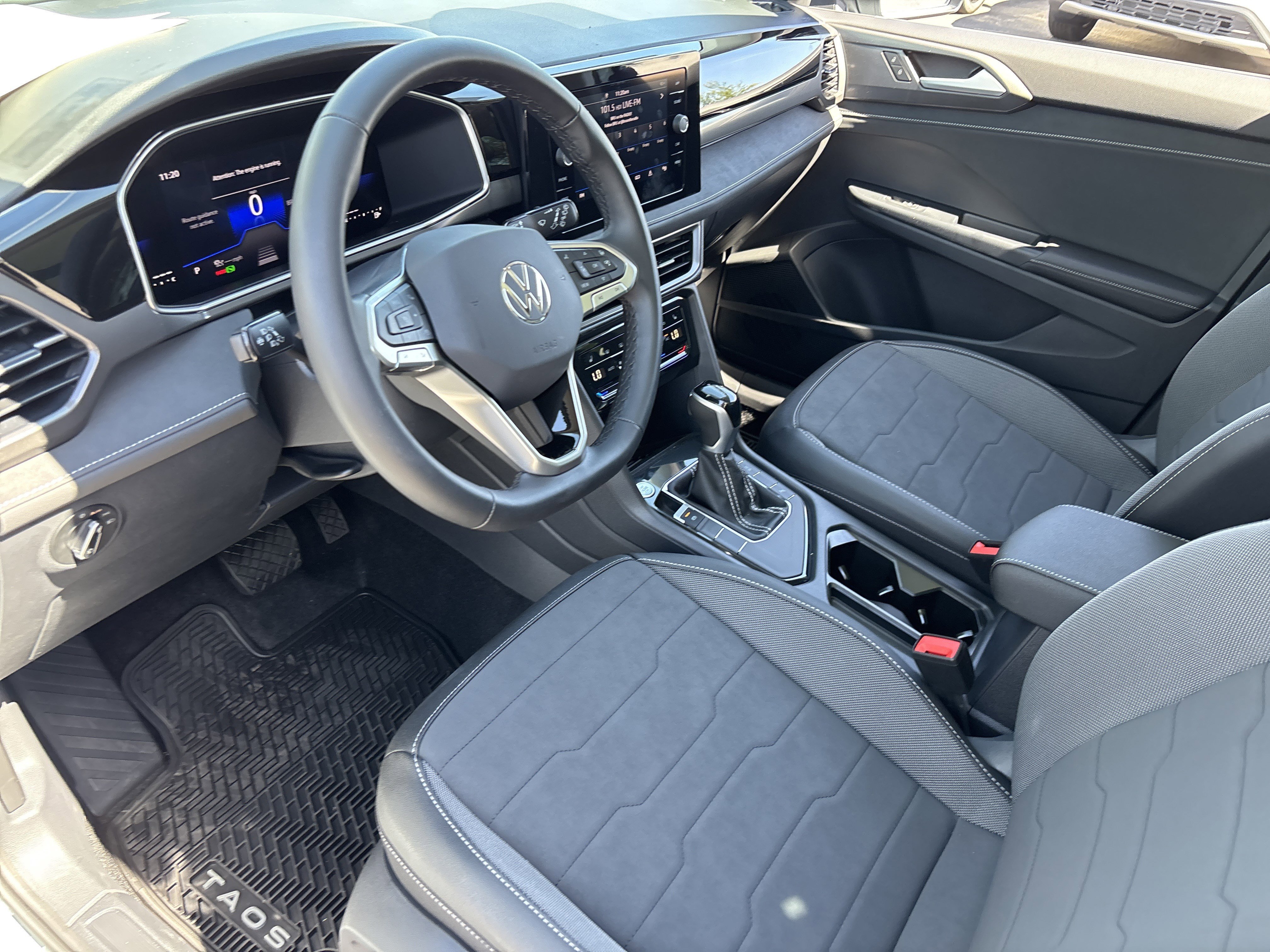 New 2026 Monument Gray w/Dp Blk Rf Volkswagen SE Black image 15