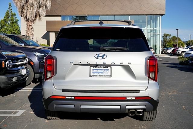 Used 2025 Silver Hyundai SEL Premium image 8