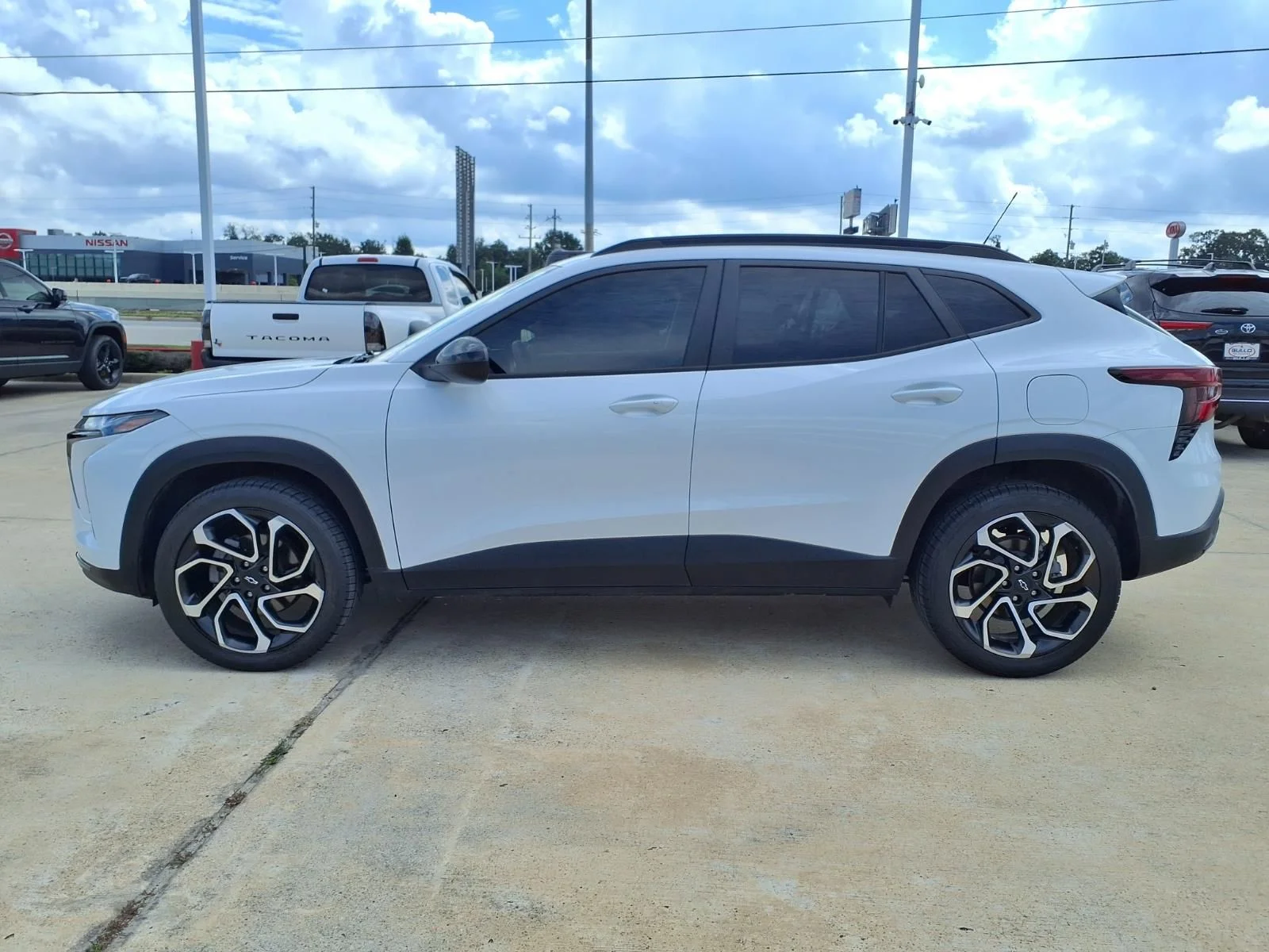 Used 2024 White Chevrolet 2RS image 9