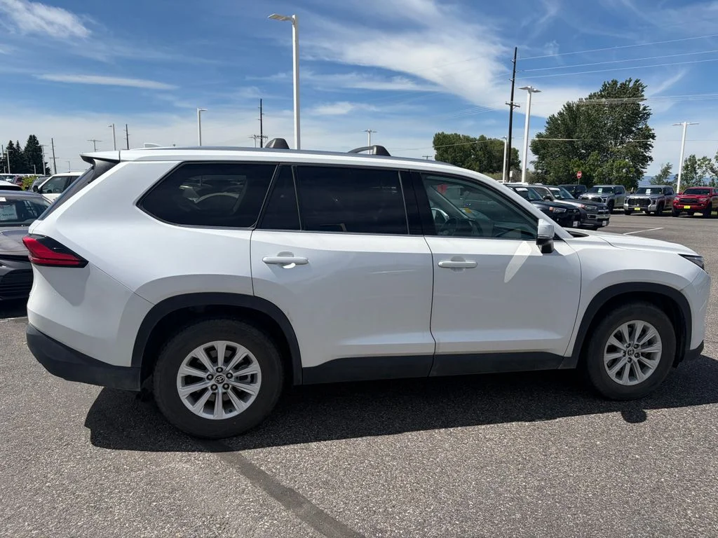 Used 2024 Beige Toyota XLE image 4