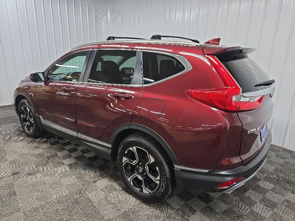 Used 2018 Basque Red Pearl II Honda Touring image 9