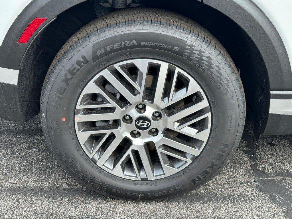 New 2027 White Hyundai SEL AWD image 4