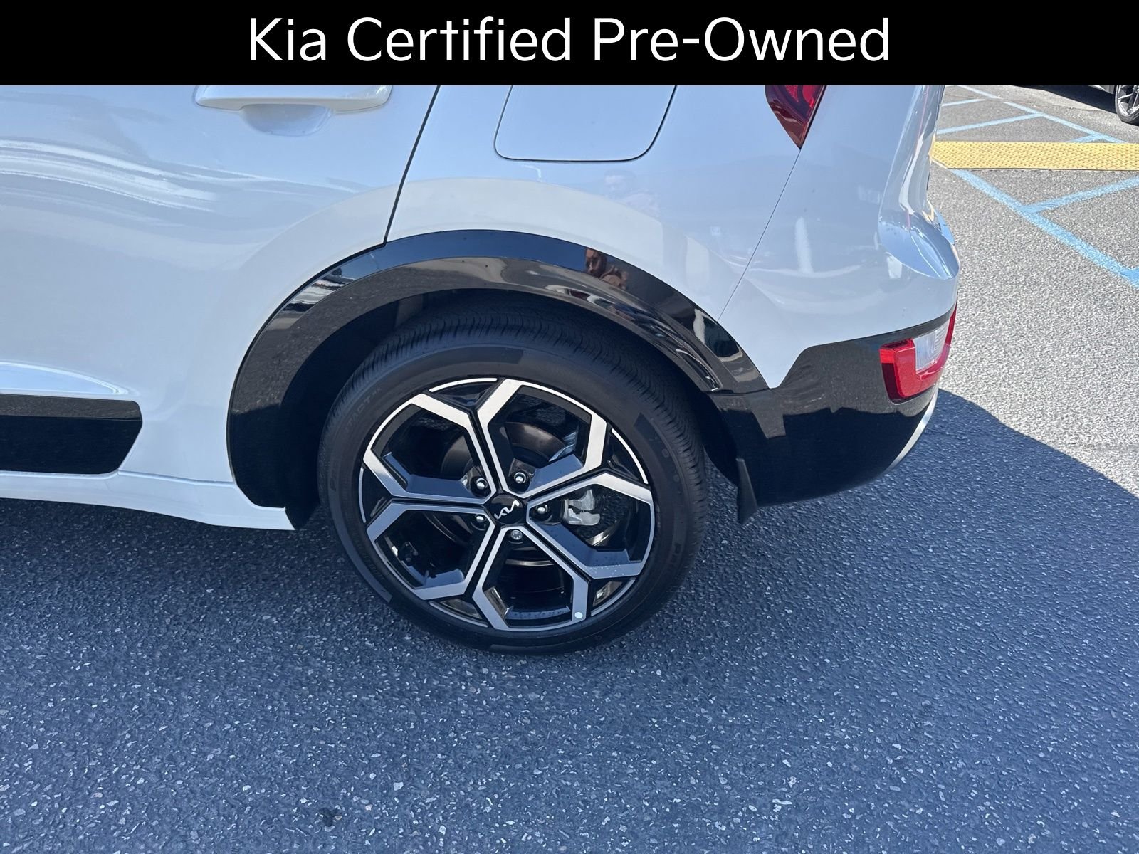 2025 Kia Niro EX Touring - Photo 15
