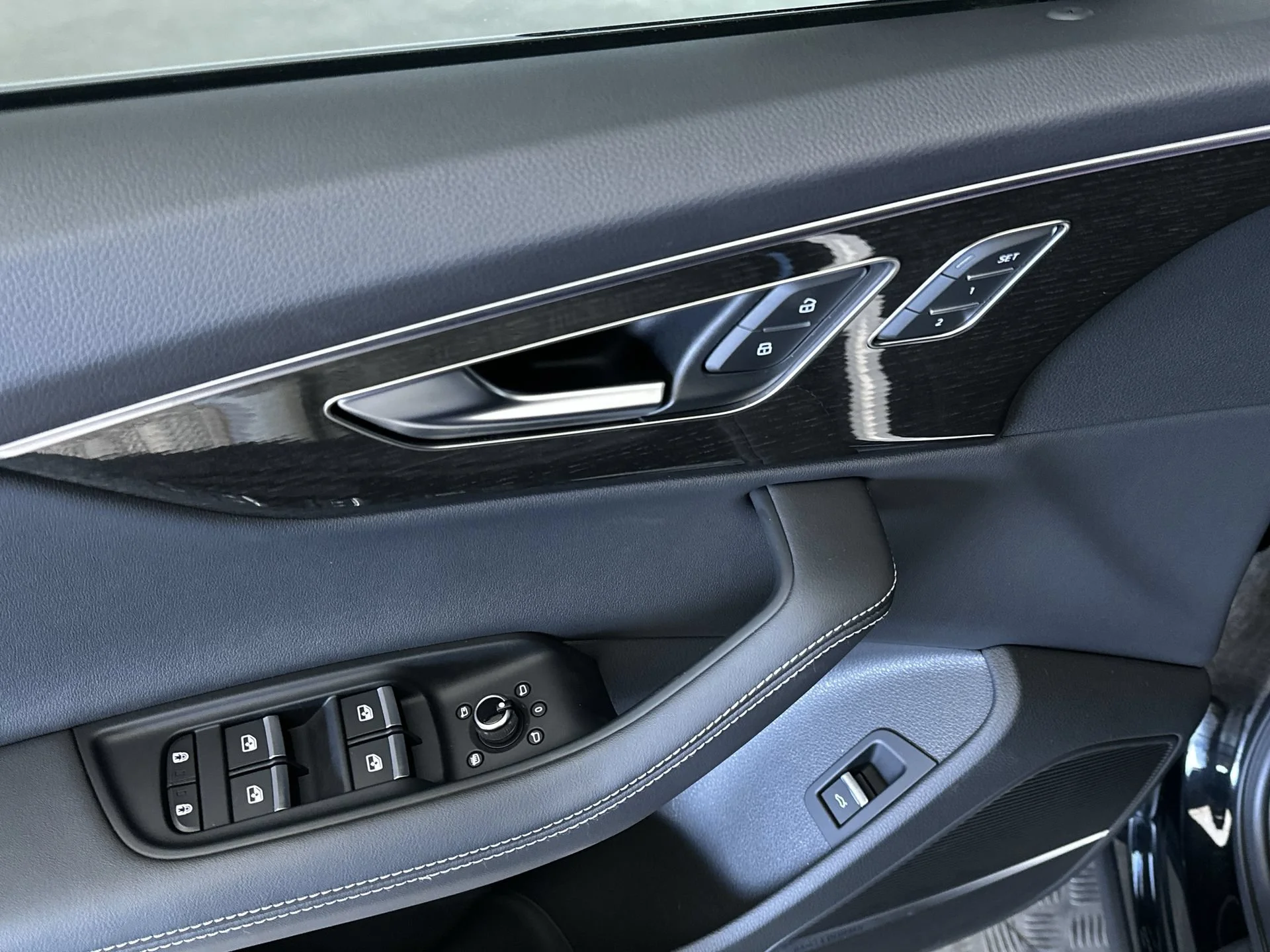 Used 2025 Mythos Black Metallic Audi Premium Plus image 15