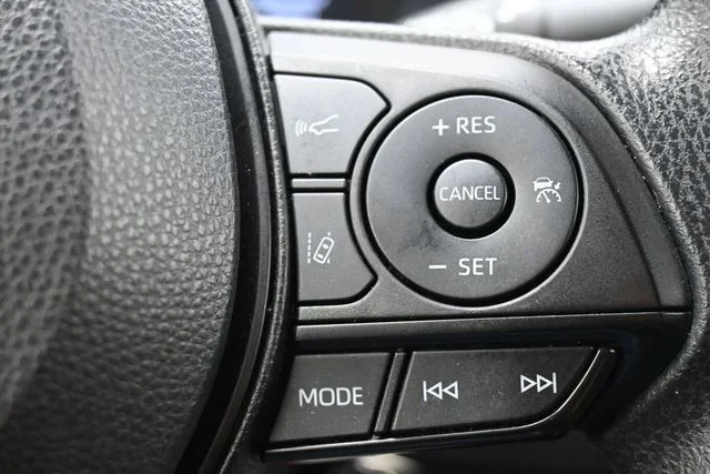 Used 2022 Silver Toyota LE image 18