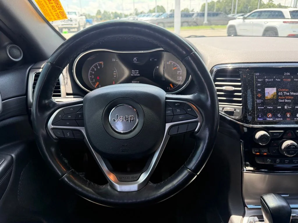 Used 2020 White Jeep Altitude image 11