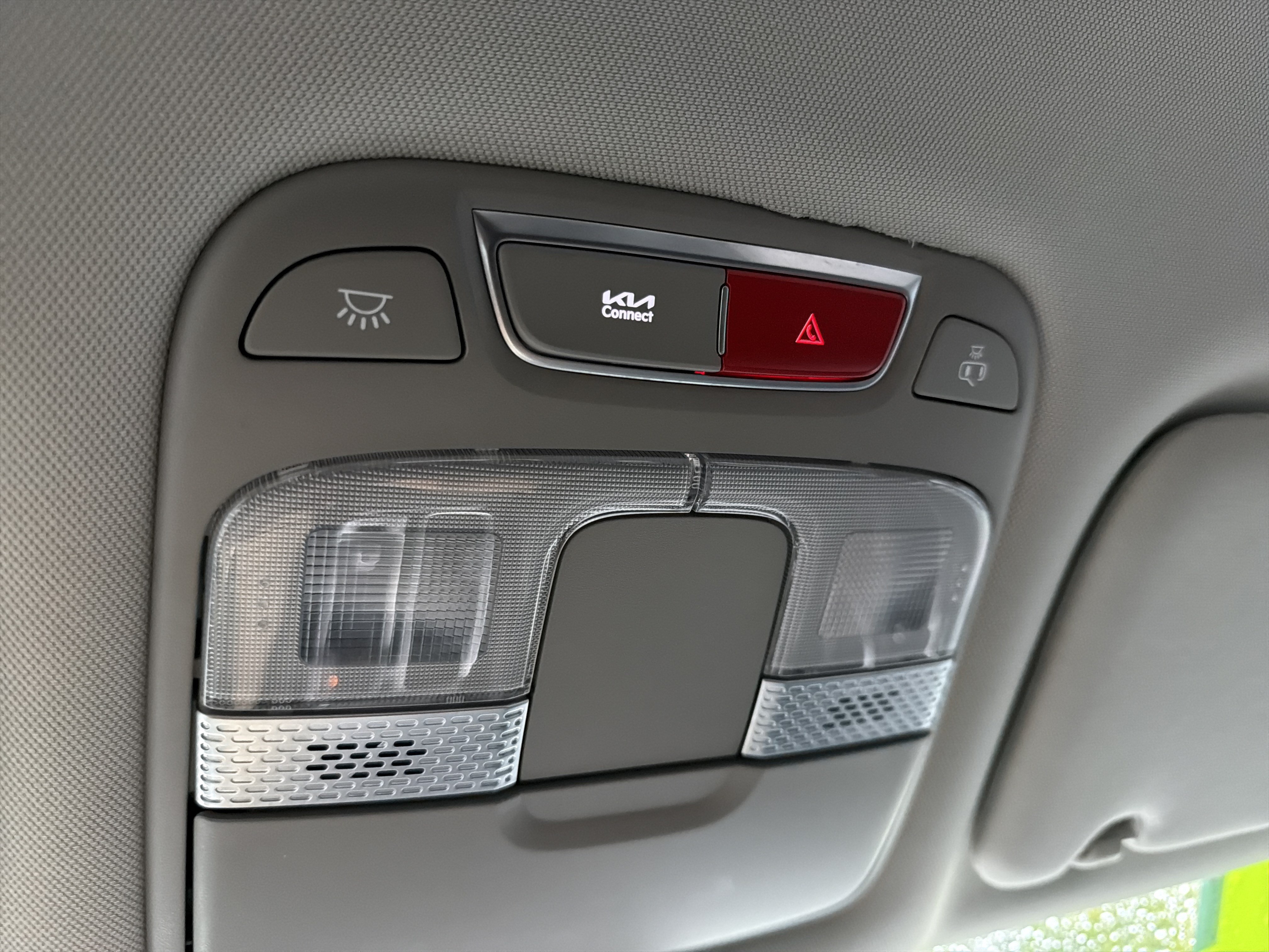 Used 2024 Glacial White Pearl Kia LX image 5