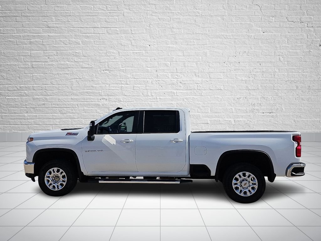 Used 2023 White Chevrolet LT image 2